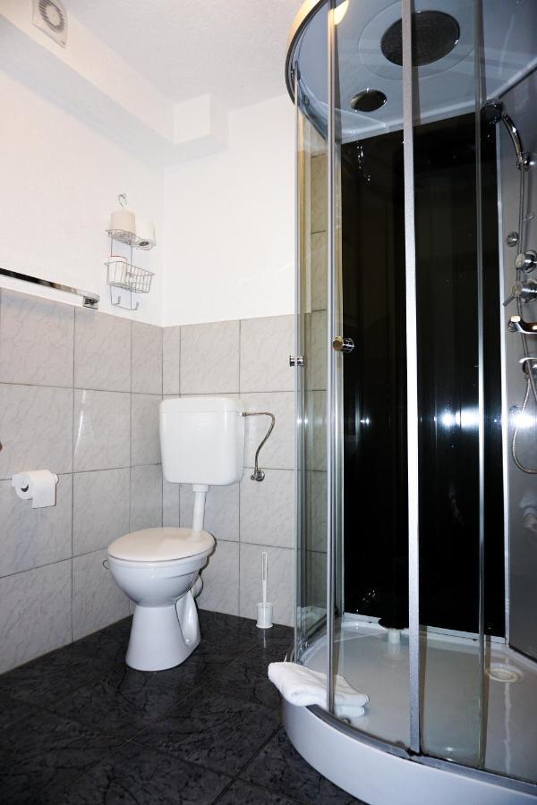 Hotel Kreuz Schwaebisch Gmuend Luaran gambar